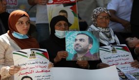 خلال الاعتصام الاسبوعي: مطالبات بالإفراج عن الأسرى المضربين والمرضى