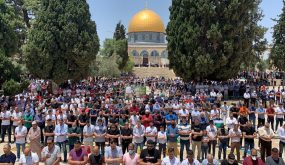 50 ألفا يؤدون صلاة الجمعة في المسجد الأقصى