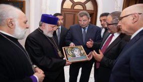 خوري يلتقي البطريرك الأعلى لأرمينيا الكاثوليكوس كاريكين الثاني