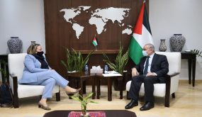 اشتية خلال لقائه وزيرة التجارة البريطانية: العلاقة التجارية بين فلسطين والعالم ليست رهينة لإسرائيل