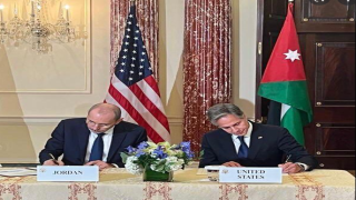 الصفدي وبلينكن يوقعان مذكرة تفاهم تتضمن دعمًا ماليًا للأردن