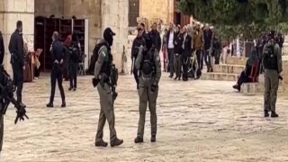 الاحتلال يفرض قيودا مشددة في القدس القديمة وعشرات المستوطنين يقتحمون الأقصى