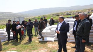 عطاري يطلع على احتياجات المزارعين في أم صفا شمال غرب رام الله