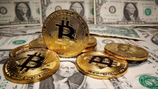 عملة “البيتكوين” تصعد إلى مستوى تاريخي جديد