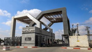لليوم الـ15: الاحتلال يواصل إغلاق معبري رفح وكرم أبو سالم وسط تحذيرات من كارثة انسانية