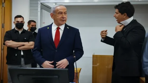 نتنياهو يغادر جلسة محاكمته بعد تلقيه مظروفا غامضا