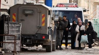 الجيش الاسرائيلي يجبر الفلسطينيين على اخلاء منازلهم بمحيط مخيم جنين