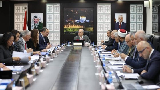 رئيس الوزراء: لن نتهاون مع أي تجاوزات للقانون والنظام ويجب تقديم الخدمات لأبناء شعبنا بكرامة وشفافية واحترام