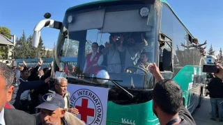 الاحتلال يفرج عن 88 معتقلا من “عوفر” في إطار المرحلة الأولى من اتفاق وقف إطلاق النار