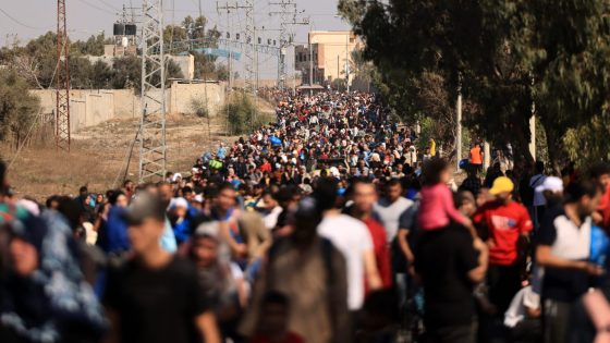 آلاف النازحين يعودون إلى مدينة غزة مع دخول وقف إطلاق النار حيز التنفيذ