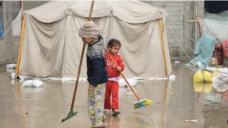 الأونروا: الأمطار تزيد صعوبة أوضاع غزة والعائلات تلجأ إلى أي مكان متاح