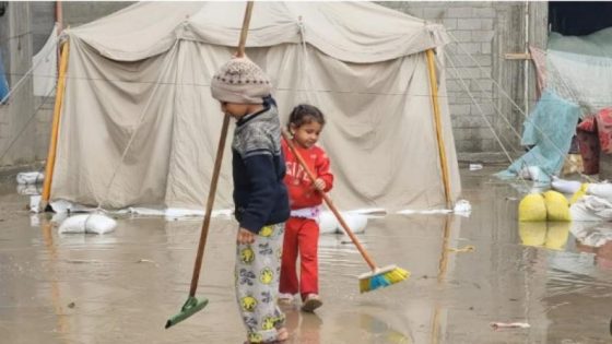 الأونروا: الأمطار تزيد صعوبة أوضاع غزة والعائلات تلجأ إلى أي مكان متاح