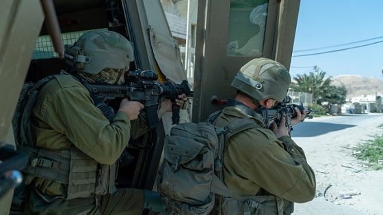 اعتقالات ومداهمات ليلية في الضفة