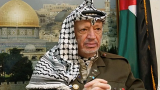 إحياء الذكرى السنوية الحادية والعشرين لاستشهاد القائد المؤسس ياسر عرفات بوضع أكاليل الزهور على ضريحه