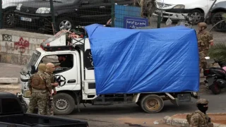 الجيش اللبناني يتسلم دفعة جديدة من سلاح الفصائل الفلسطينية بمخيم “عين الحلوة”
