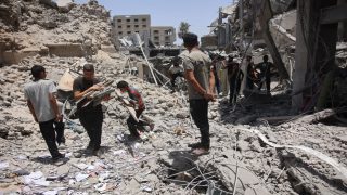 الاحتلال يواصل خروقاته بغارات ونسف مبانٍ في قطاع غزة