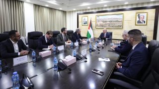 مصطفى يبحث مع المبعوث الأوروبي لعملية السلام المستجدات السياسية والأوضاع الميدانية