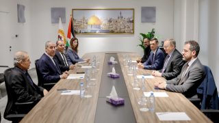 الشيخ يستعرض مع الاتحاد الأوروبي التطورات السياسية والاقتصادية الراهنة