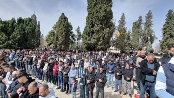 70 ألفا يؤدون صلاة الجمعة في المسجد الأقصى