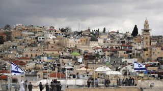 مخططات استيطانية جديدة في القدس.. تهويد الشيخ جراح ومصادرة أراضي المطار