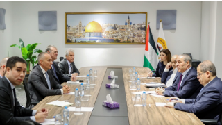 نائب الرئيس يبحث مع ملادينوف سبل تنفيذ المرحلة الثانية من خطة الرئيس ترمب بشأن غزة
