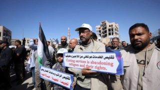 وقفة احتجاجية أمام مقر “الأونروا” في غزة رفضا لمحاولات إنهاء دورها