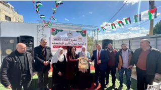 كميل وحمد يسلمان ثلاثة منازل لعائلة نازحة من مخيم نور شمس