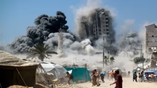 غزة – قصف متواصل وأوضاع كارثية في مخيمات النزوح