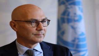 مفوض الأمم المتحدة السامي لحقوق الإنسان فولكر تورك في مؤتمر صحفي بفيينا يوم الثاني من نوفمبر تشرين الثاني 2022. تصوير: دينيس باليبوس - رويترز.