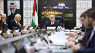 مجلس الوزراء يُحذر من التباطؤ غير المبرر في إدخال المساعدات الإنسانية ومستلزمات المعيشة إلى قطاع غزة