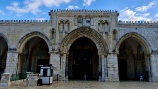 الاحتلال يواصل إغلاق الأقصى لليوم الـ 34 ودعوات لذبح القرابين داخله