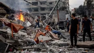 الاحتلال يواصل خروقاته لليوم الـ180: قصف مدفعي وبحري متواصل ونسف منازل في العديد من المناطق بقطاع غزة