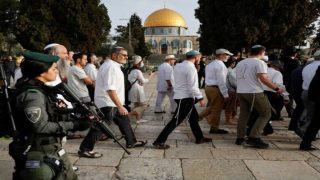 مستعمرون يقتحمون المسجد الأقصى ويؤدون طقوسًا تلمودية
