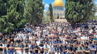 65 ألفا يؤدون صلاة الجمعة في المسجد الأقصى