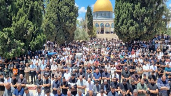 70 ألفا يؤدون صلاة الجمعة في المسجد الأقصى