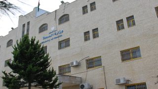 الصحة: أزمة دوائية خانقة تهدد بانهيار النظام الصحي وندعو لتدخل دولي عاجل