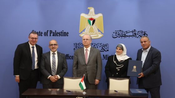 برعاية رئيس الوزراء: توقيع اتفاقيات منح بنحو 10 ملايين دولار لدعم مشاريع البنية التحتية والصحة والترميم