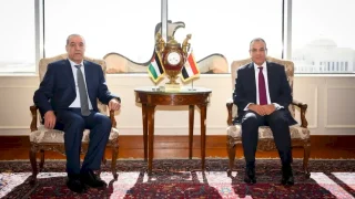 الشيخ ووزير خارجية مصر يبحثان هاتفيا تطورات الأوضاع في فلسطين