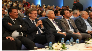 فرنسا تمنح رئيس جمعية الهلال الأحمر الفلسطيني الوسام الوطني للاستحقاق