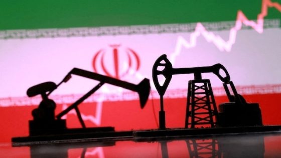 واشنطن تصدر ترخيصا مؤقتا يسمح ببيع النفط الإيراني