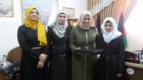 توفير جهاز لابتوب ناطق لطالبة كفيفة في تفوح الثانوية